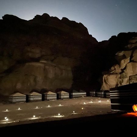 Moon City With Jeep Trips Wadi Rum Exteriér fotografie