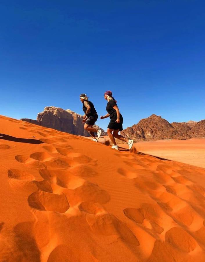 Moon City With Jeep Trips Wadi Rum Exteriér fotografie