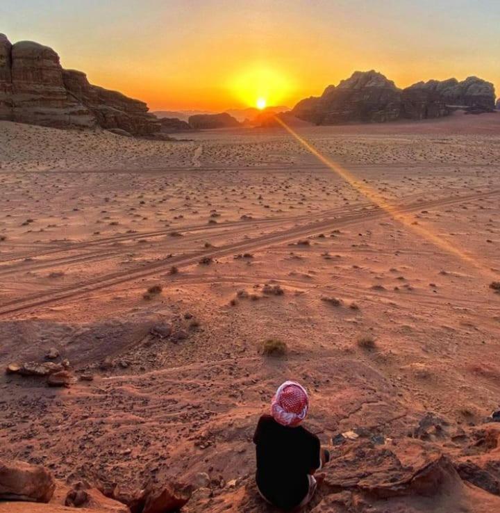 Moon City With Jeep Trips Wadi Rum Exteriér fotografie