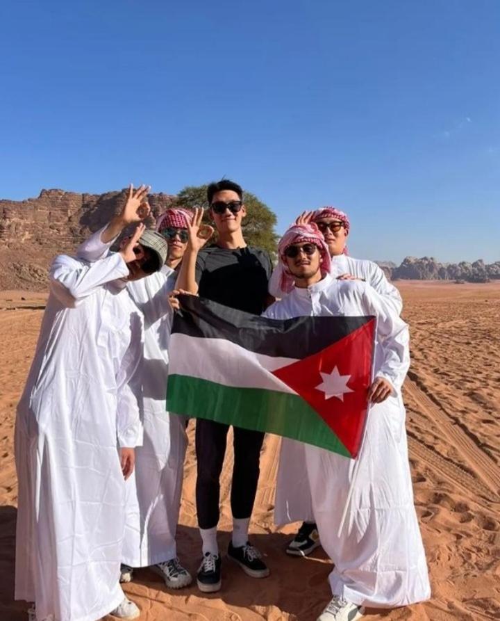 Moon City With Jeep Trips Wadi Rum Exteriér fotografie