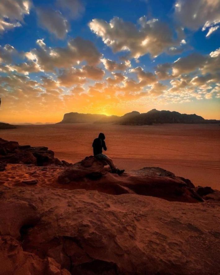 Moon City With Jeep Trips Wadi Rum Exteriér fotografie