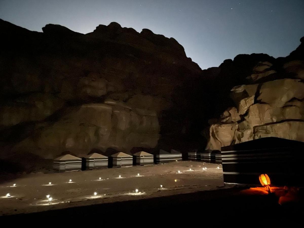 Moon City With Jeep Trips Wadi Rum Exteriér fotografie