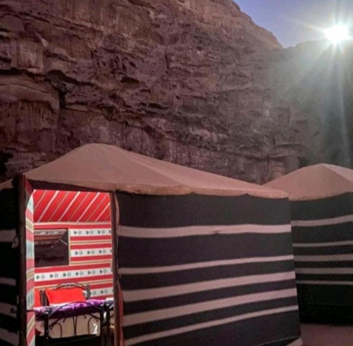 Moon City With Jeep Trips Wadi Rum Exteriér fotografie