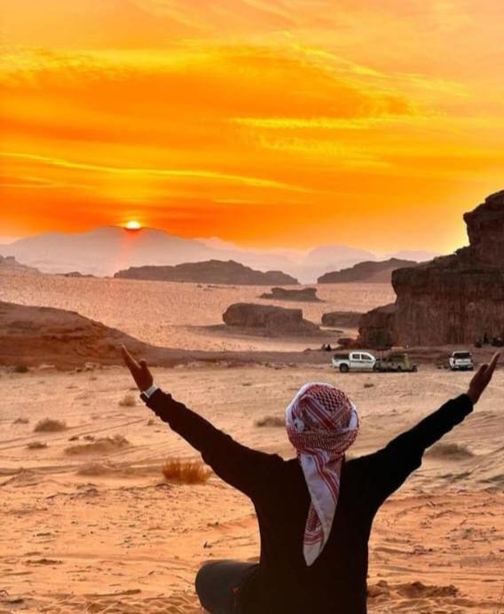 Moon City With Jeep Trips Wadi Rum Exteriér fotografie