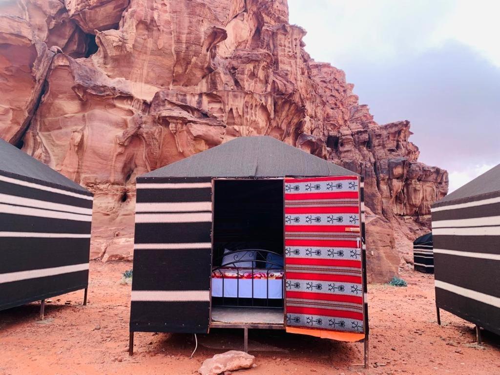Moon City With Jeep Trips Wadi Rum Exteriér fotografie